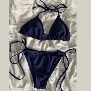 Marinblå bikini set - Såld💗