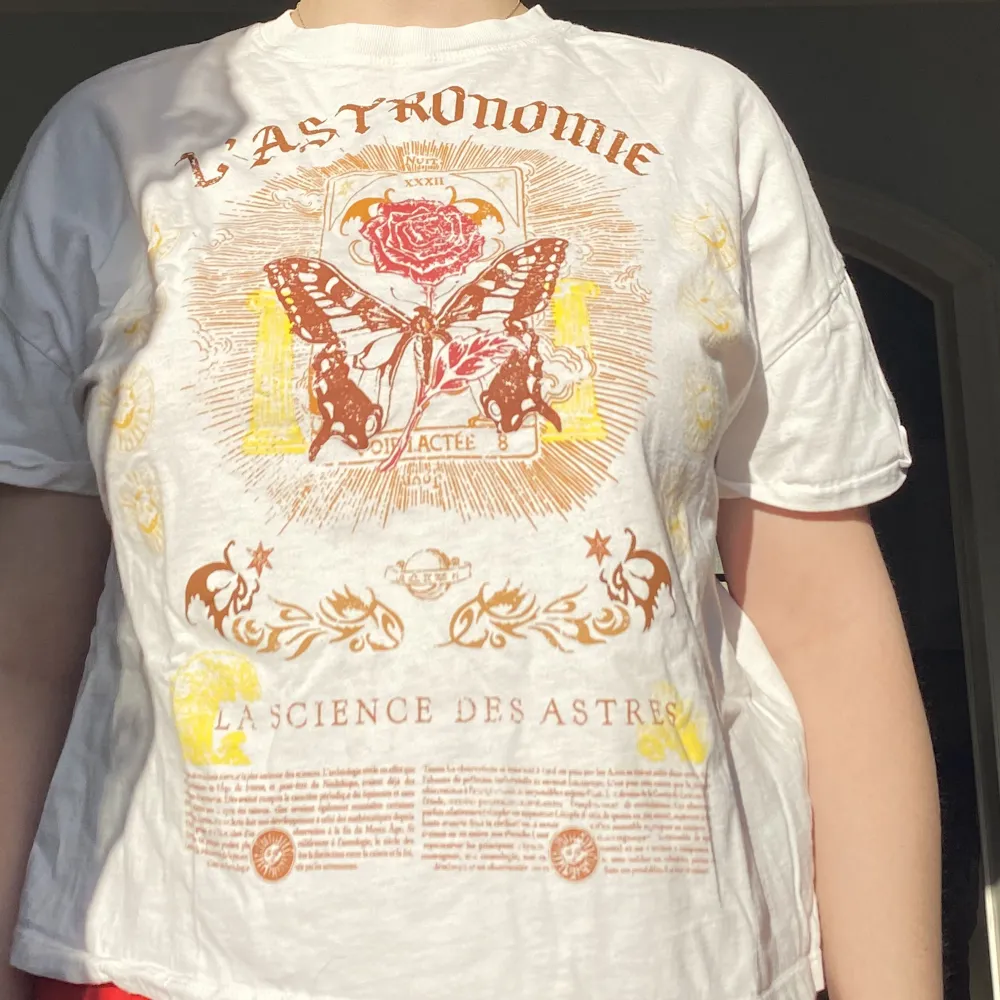 T-shirt från bershka storlek S.. T-shirts.