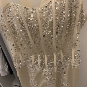 festklänning  - använd bara i några timmar