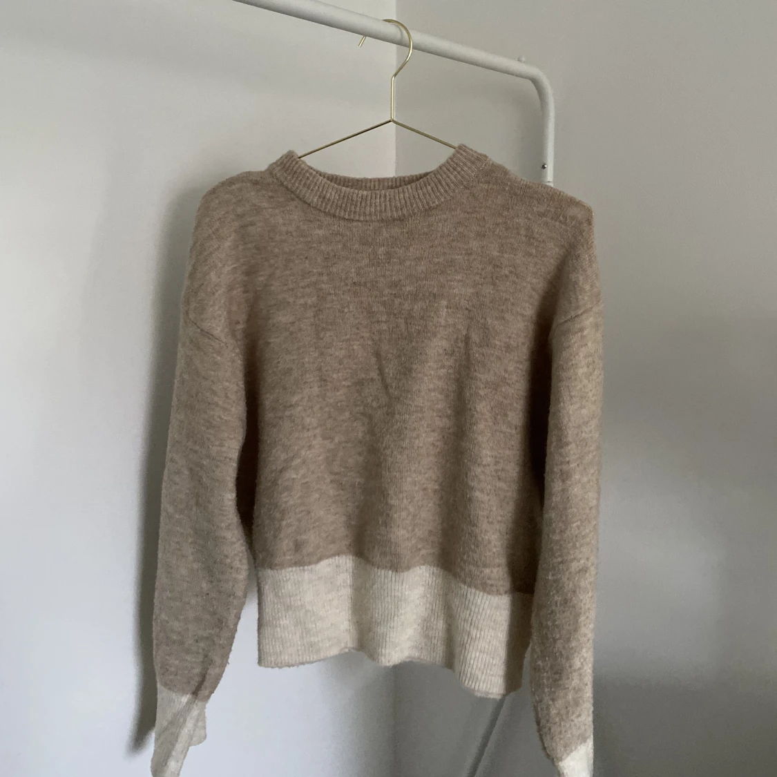 Beige stickad tröja 