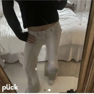 Beiga hm jeans  - Ett par till hm jeans fast i beige, även dess är också slutsålda. Super bea skick, de är knappt använda. 