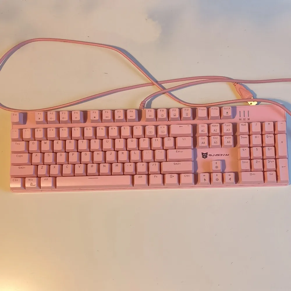 43x13cm Full Mechanical Keyboard. English Alphabet, Red Switches and RGB Lights.. Övrigt.