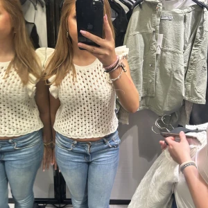 Zara topp - Säljer denna as snygga Zara toppen som aldrig tyvärr kommer till användning, använt 1-2 gånger. Bra skick!!!