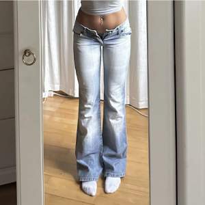 Intressekoll på dess jeans köp här på Plick 💕 skriv om ni undrar något 🤍 Innerben 82 midjemått 72 