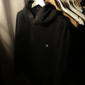Calvin Klein hoodie - Grymt snygg hoodie från Calvin Klein. Size S/M. Skick som bilderna