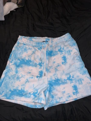 Shorts - Jättesköna mjukisshorts i oversized fit. Använt shortsen 2 gånger. I gott skick. 50kr + frakt❤️