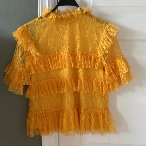 BY MALINA blus - en super fin och snygg by malina blus som är i super bra skick ordinarie pris är runt 2000kr