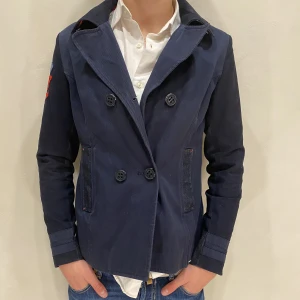 Overshirt Superdry  - Hej! Säljer nu min Jacka från Superdry i storlek S, fint skick. Tveka inte på att höra av dig om du har frågor eller funderingar kring varan! 