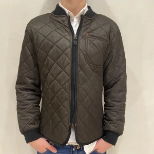 Cardigan Jacka T&P - Hej! Säljer nu min Jacka från T&P i storlek M, fint skick. Tveka inte på att höra av dig om du har frågor eller funderingar kring varan! 