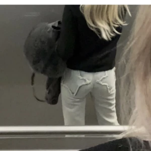 jeans - as coola jeans, köpte här på plick men passade tyvärr inte mig💘💘(lånade bilder)
