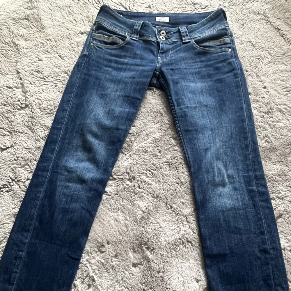 Jätte snygga Low waist Pepe jeans🥰 Köpta här på plick och bra skick💕💕priset kan diskuteras. Jeans & Byxor.