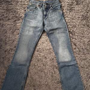 Jätte fina ljusblå levis jeans som tyvärr blivit för små, bra skick