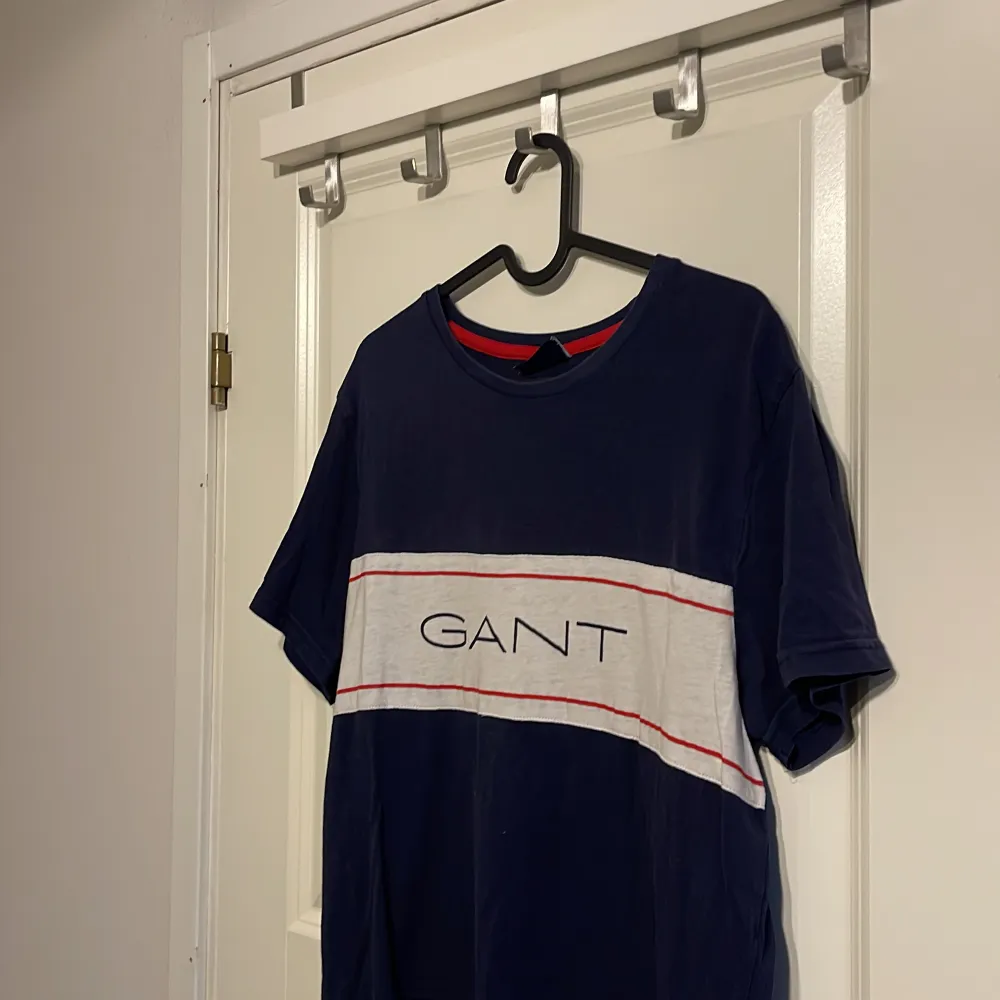 Gant t-shirt | Storlek S | Skick 8/10 | Nästan oanvänd | Pris kan alltid diskuteras | . T-shirts.
