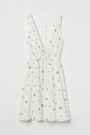 Sommarklänning H&M - Superfin sommarklänning från H&M Aldrig använd  Slutsåld på hemsida  Skulle säga att den passar xs-m