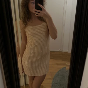 Super snygg klänning  - En paljett klänning passade till båda sommar och vinter till nyår!! 