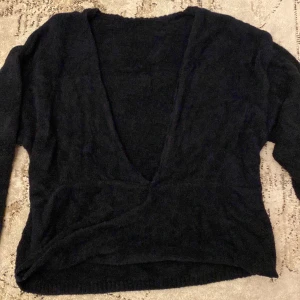 Tröja i mjukt material Na-Kd - Svart tröja storlek S från Na-kd.