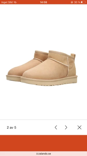Beigea uggs - Säljer äkta beigea uggs, använda fåtal gånger!