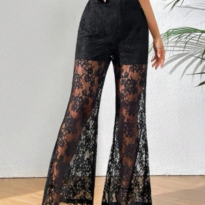 Spets byxor - Helt oanvända. Sista bilden är inspo!!