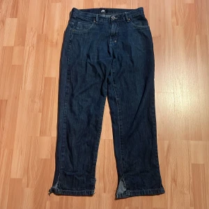 Baggy/straight southpole jeans bootcut - Fire asf rare asf i sverige southpoles🤤🤤 baggy n bootcut 😟🐊säljer cause har 2 par o dom p similar🙏💔skriv för mer bilder i pm💯pris går att diskuteras ‼️KÖPARE STÅR FÖR FRAKT‼️