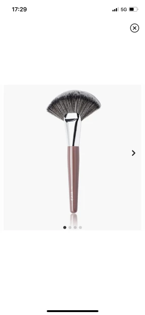 Caia borste  - Caia borste med fåtal defekter på skaftet 💕🙌🏻 tvättas självklart innan 