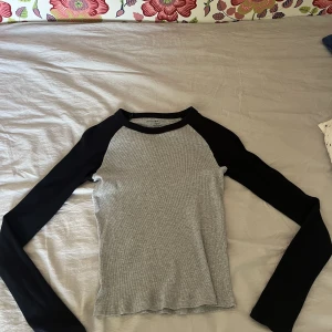 Brandy Melville långärmad  - Superfin långärmad från brandy i nyskick, inga defekter! Skriv för fler frågor, använd gärna köp nu💕
