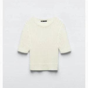 Stickad T-shirt  - Jätte fin skick