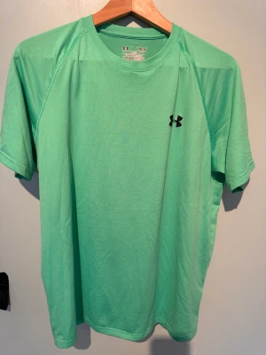 Under armour t-shirt - Stretchig kortärmad tröja