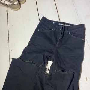 Jesns - Vida smala jeans med en avklippta ben (som var så från början) som nya 