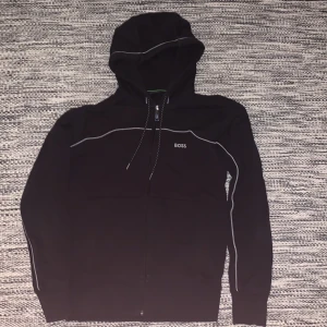 Hugo boss set - Hugo boss set Zip hoodie och byxor Bra skick på båda delarna Storlek M