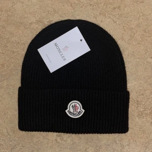 Moncler Mössa - Moncler mössa  Inget kvitto, ingen auth check, fick några av en kompis så extremt limiterat lager. Först till kvarn