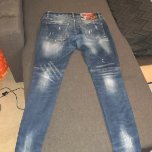 Disqared 2 äkta använda 2 gånger Max  - Helt äkta disqared 2 vill bli av med dom storlek 43