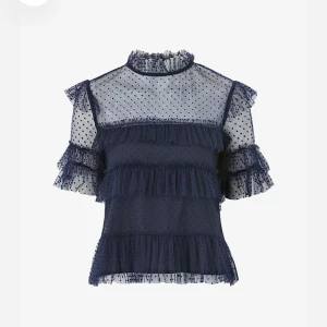 By malina blus - Säljer denna snygga blusen från By Malina❤️ den är slutsåld på hemsidan och färgen är inte så vanlig 🔥 storlek xs och helt ny 🌟