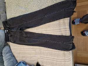 Gina Tricot slit jeans, new