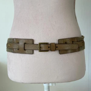 Fint bälte - Fint bälte i riktigt läder. För bara 70kr. ❤️ finns även en smalare version av denna på min profil för bara 45kr. 