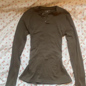 Farfars tröja - Brun/ beige Henley/ farfars tröja. 