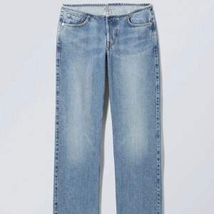 Lågmidjade grå jeans från weekend i jättefint skick i storlek 26☺️