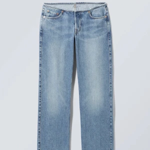 Lågmidjade jeans  - Lågmidjade grå jeans från weekend i jättefint skick i storlek 26☺️