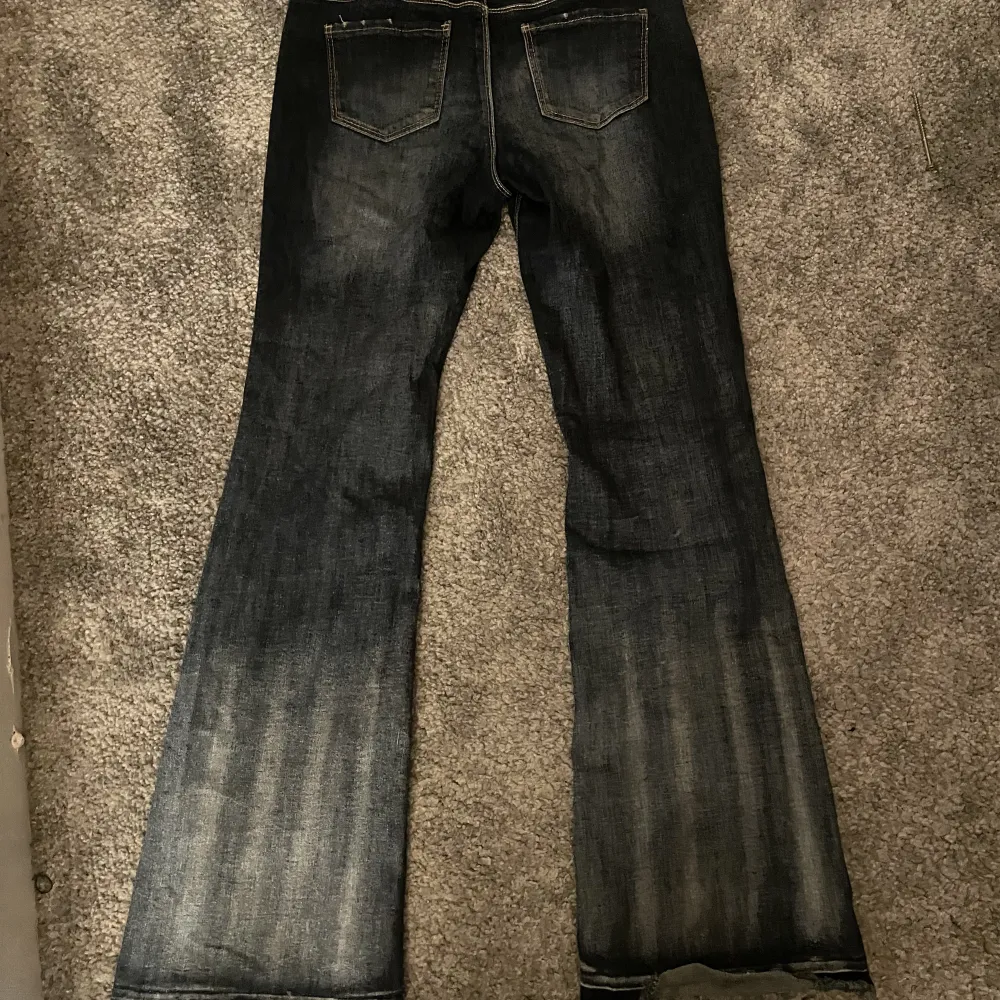 Jätte snygga jeans men dom är tyvärr för små, bra skick och är låg midjade, köpta i usa💗 snygg färg och väldigt bra passform💋😻 med mäsket Arizona😍frakten ingår inte😁. Jeans & Byxor.