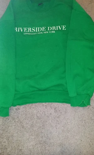 Oversized tröja - Fin grön oversized tröja💚 Ganska andvänd men inga fläckar