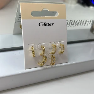 Glitter örhängen - Köpte dessa men de va inget för mig! 😭, köpte för 79kr på glitter 🫶🏼 frakten blir 15kr (varubrev)