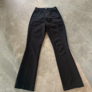 Kostymbyxor - Jag säljer nu mina kostymbyxor pågrund av att dem inte används. Köparen står för frakten eller +50kr om mötas upp