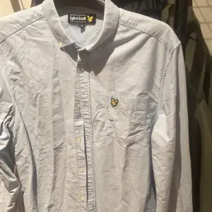 Säljer denna scott skjortan utan fläckar och inte så himla använd.