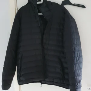 Tunn dunnjacka - Bra skick, släppt lite vid vänster ficka