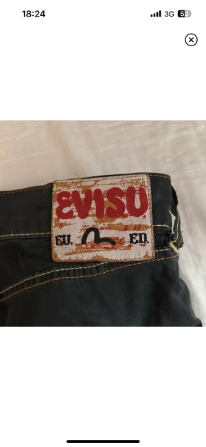 Evisu Jeans - Hej! Säljer dessa supersnygga evisu jeans då dem inte passade mig! Köpta här på Plick (lånade bilder). Vid intresse eller frågor är det bara att höra av er!❤️ Nypris: 3600kr