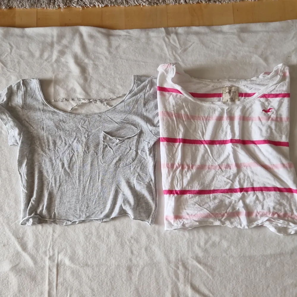 2 st t-shirt från Hollister. Båda oversized och lite kortare i modellen. Den grå är i XS. Den randiga i XS/S. T-shirts.