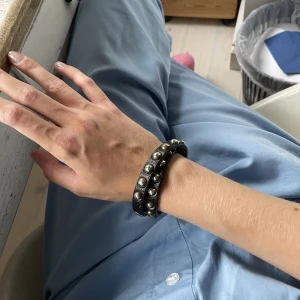 Reglerbart armband - Reglerbart armband köpt second hand som använts fåtal gånger!
