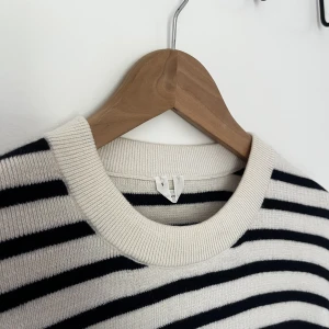 Arket stickad tröja - Randig stickad tröja i bomull/ull från Arket Begagnad, inga defekter