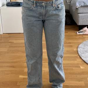 Jeans från weekday modellen arrow, jättesnygga men säljer för de inte kommer till användning hos mig