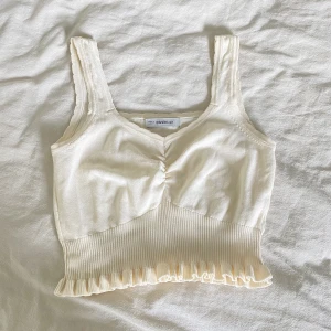 Volangtopp  - Jättefin!! Från chiquelle, fin beige färg, stl OneSize! 