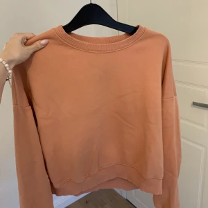 Sweatshirt - Rosa / aprikos sweatshirt från lager 157😊